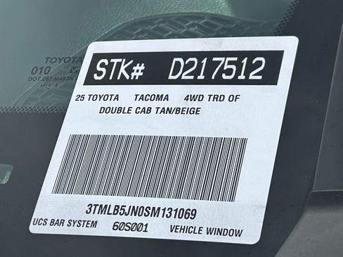 Certified 2025 Toyota Tacoma TRD Off-Road AWD/4WD image 32