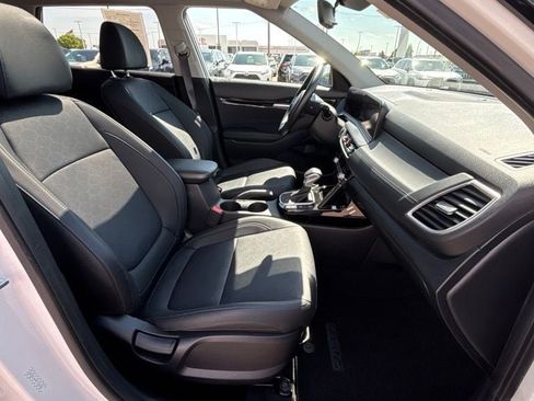 Used 2024 Kia Seltos EX AWD/4WD image 29