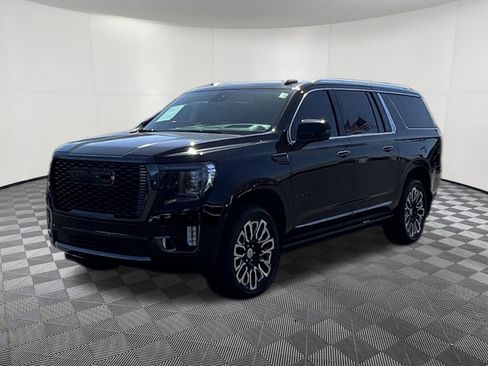 Used 2024 GMC Yukon XL Denali Ultimate AWD/4WD image 3