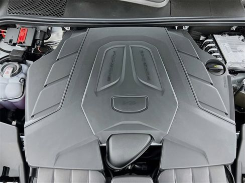 New 2026 Porsche Cayenne Base image 32