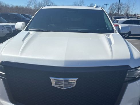 Used 2024 Cadillac Escalade ESV Sport Platinum w/ LPO, ONYX Package image 9