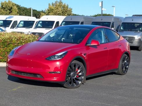 Used 2023 Tesla Model Y Performance image 1