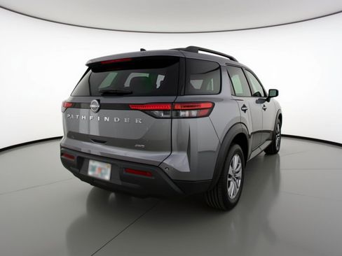 Used 2025 Nissan Pathfinder SV image 9