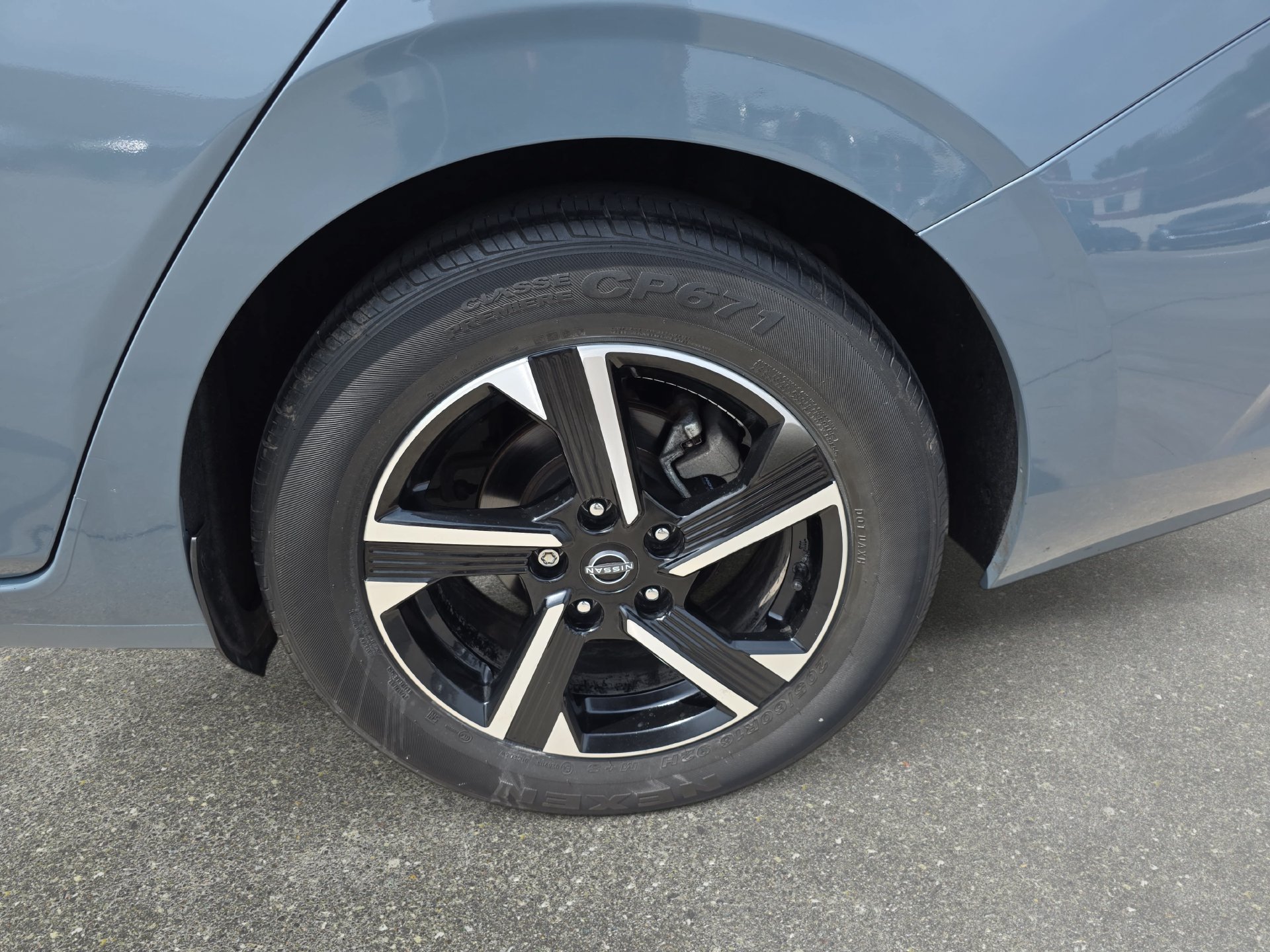Used 2024 Nissan Sentra SV FWD image 30