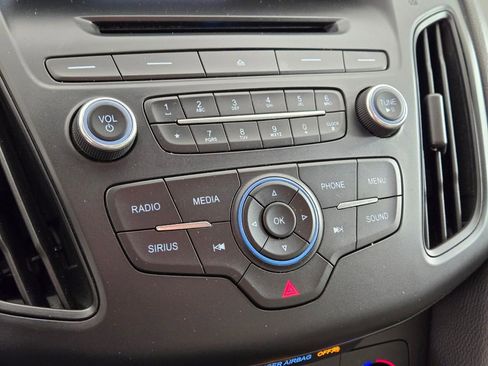 Used 2016 Ford Focus SE w/ SE Sport Package FWD image 31