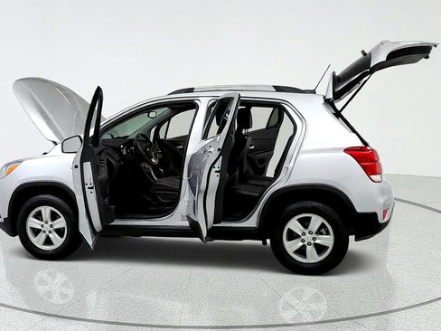 Used 2019 Chevrolet Trax LT w/ LT Convenience Package AWD/4WD image 10