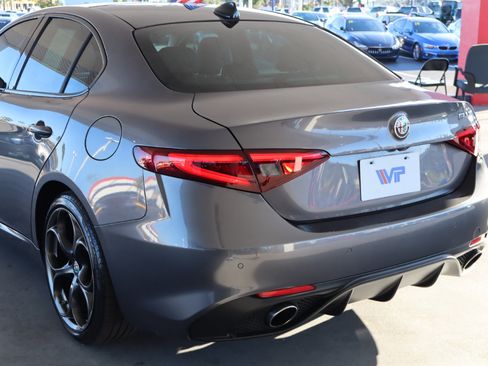 Used 2017 Alfa Romeo Giulia Ti w/ TI 19" Sport Package image 9