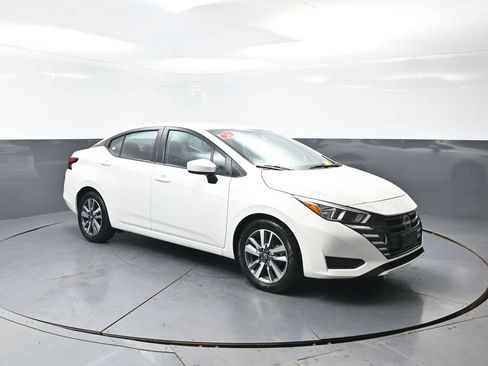 Used 2024 Nissan Versa SV FWD image 4