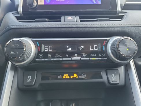 Used 2024 Toyota RAV4 XLE FWD image 27