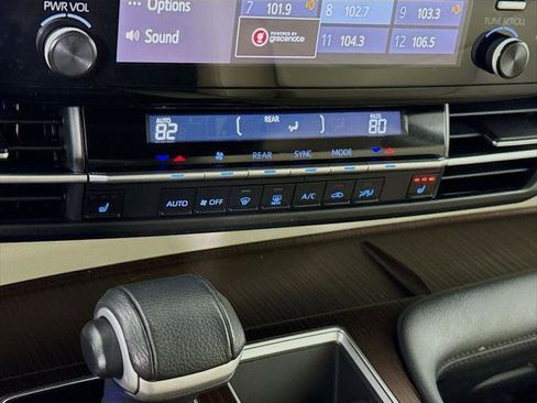 Certified 2021 Toyota Sienna XLE FWD image 7