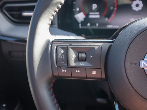 Used 2025 Nissan Kicks SR image 12