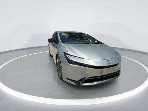 Used 2023 Toyota Prius XLE FWD image 3