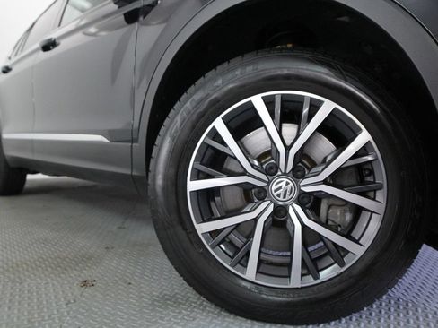 Used 2020 Volkswagen Tiguan SE FWD image 17