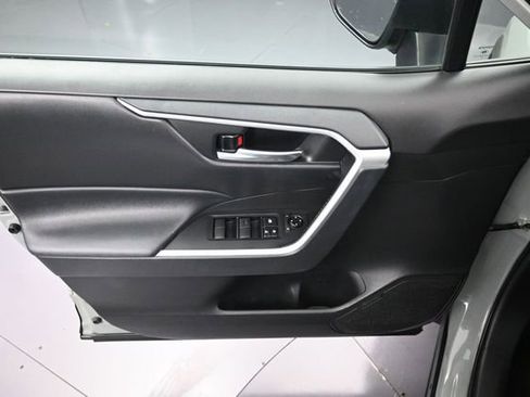 Used 2021 Toyota RAV4 XLE AWD/4WD image 21