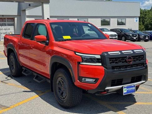 Used 2025 Nissan Frontier PRO-4X image 8