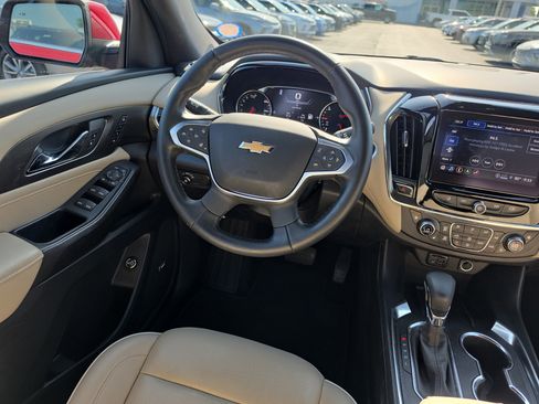 Used 2023 Chevrolet Traverse Premier FWD image 10
