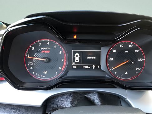 Used 2025 Chevrolet Trax RS FWD image 21