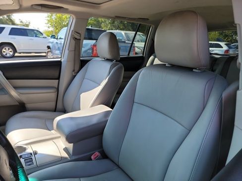 Used 2013 Toyota Highlander SE FWD image 10