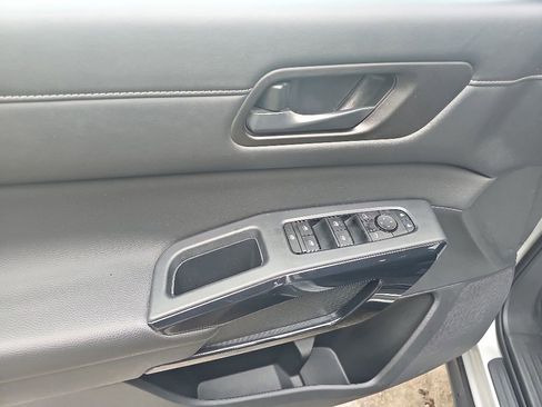 Used 2025 Nissan Pathfinder SV AWD/4WD image 15