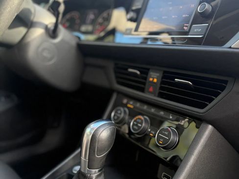 Used 2019 Volkswagen Jetta SE image 28