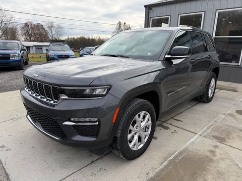 Used 2022 Jeep Grand Cherokee Limited image 3