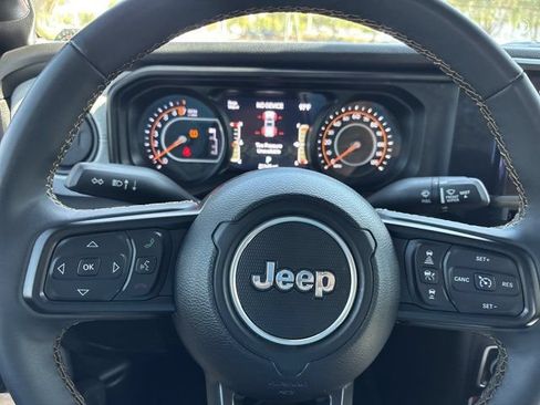 Used 2024 Jeep Gladiator Sport AWD/4WD image 26