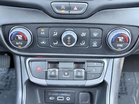 Used 2024 GMC Terrain AT4 image 23