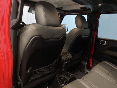 Certified 2024 Jeep Gladiator Mojave w/ Technology Group image 26