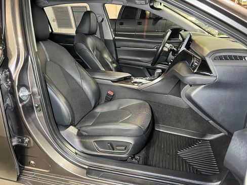 Used 2023 Toyota Camry XLE w/ Navigation Package FWD image 12