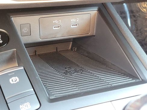 Used 2025 Nissan Kicks SV image 12