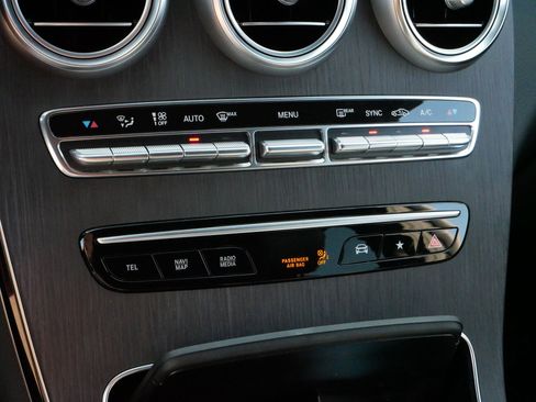 Used 2022 Mercedes-Benz GLC 300 4MATIC image 23