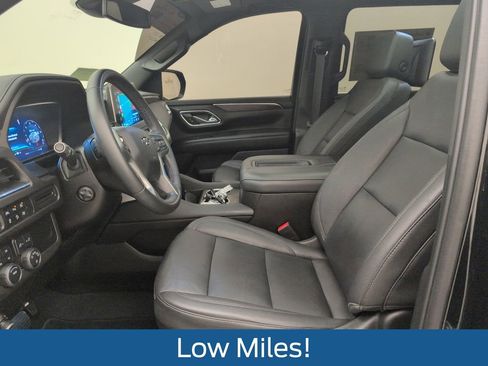 Used 2023 Chevrolet Suburban Z71 w/ Luxury Package AWD/4WD image 4