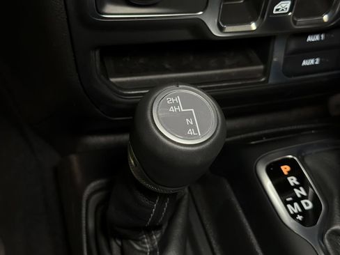 Used 2024 Jeep Wrangler Unlimited Sahara AWD/4WD image 18