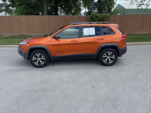 Used 2015 Jeep Cherokee Trailhawk w/ Comfort/Convenience Group AWD/4WD image 2