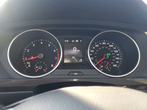 Used 2021 Volkswagen Tiguan SE image 16