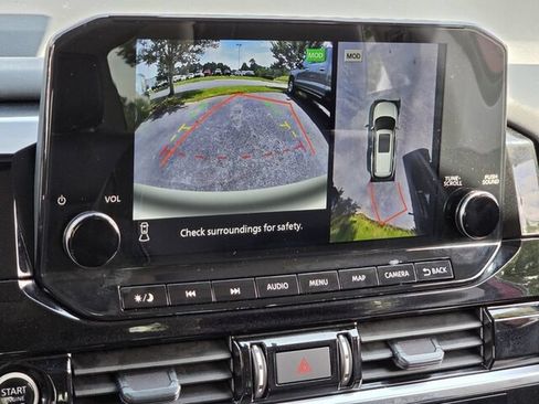 Used 2024 Nissan Pathfinder Platinum FWD image 25