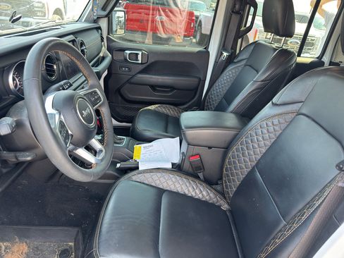 Used 2023 Jeep Gladiator Overland AWD/4WD image 12