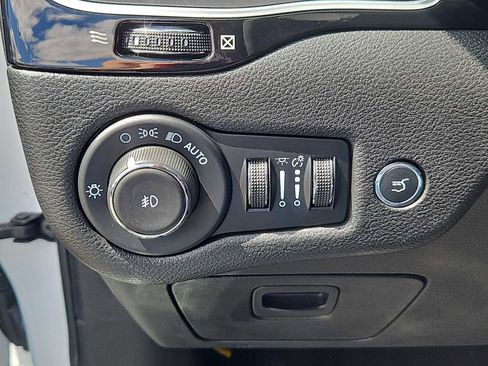 Used 2023 Jeep Cherokee Altitude Lux AWD/4WD image 18