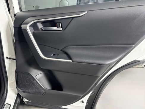 Used 2020 Toyota RAV4 XLE w/ Carpet Mat Package FWD image 28