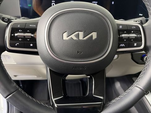 Used 2025 Kia Sorento EX image 16