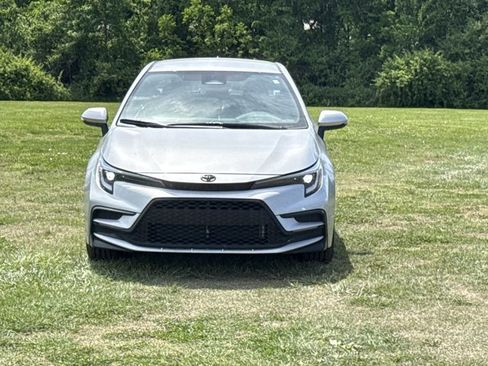 Used 2025 Toyota Corolla SE FWD image 2