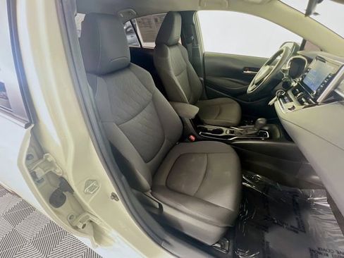 Used 2020 Toyota Corolla LE FWD image 30