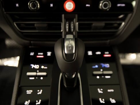 New 2026 Porsche Macan GTS image 21