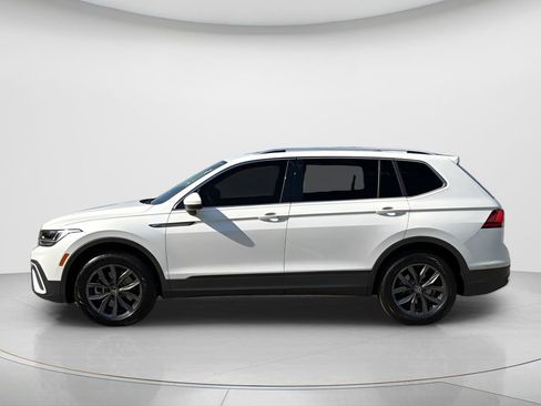 Certified 2023 Volkswagen Tiguan SE w/ Panoramic Sunroof Package FWD image 9