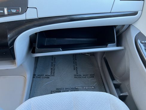 Used 2014 Toyota Sienna LE FWD image 31