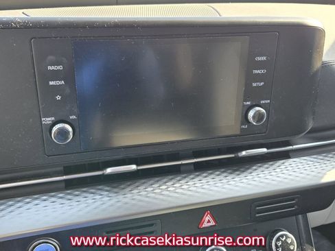 Used 2024 Kia Carnival LX FWD image 11