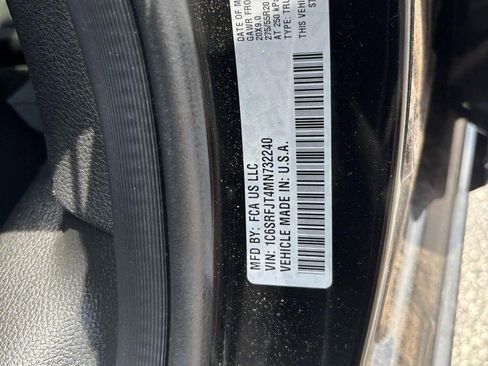 Used 2021 RAM 1500 Laramie AWD/4WD image 17