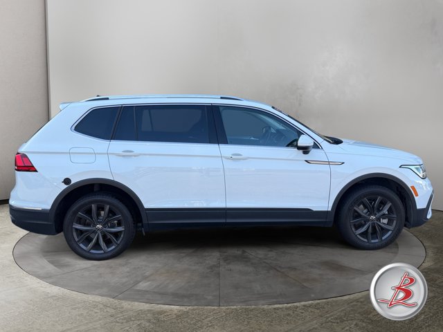 Used 2024 Volkswagen Tiguan SE AWD/4WD image 8