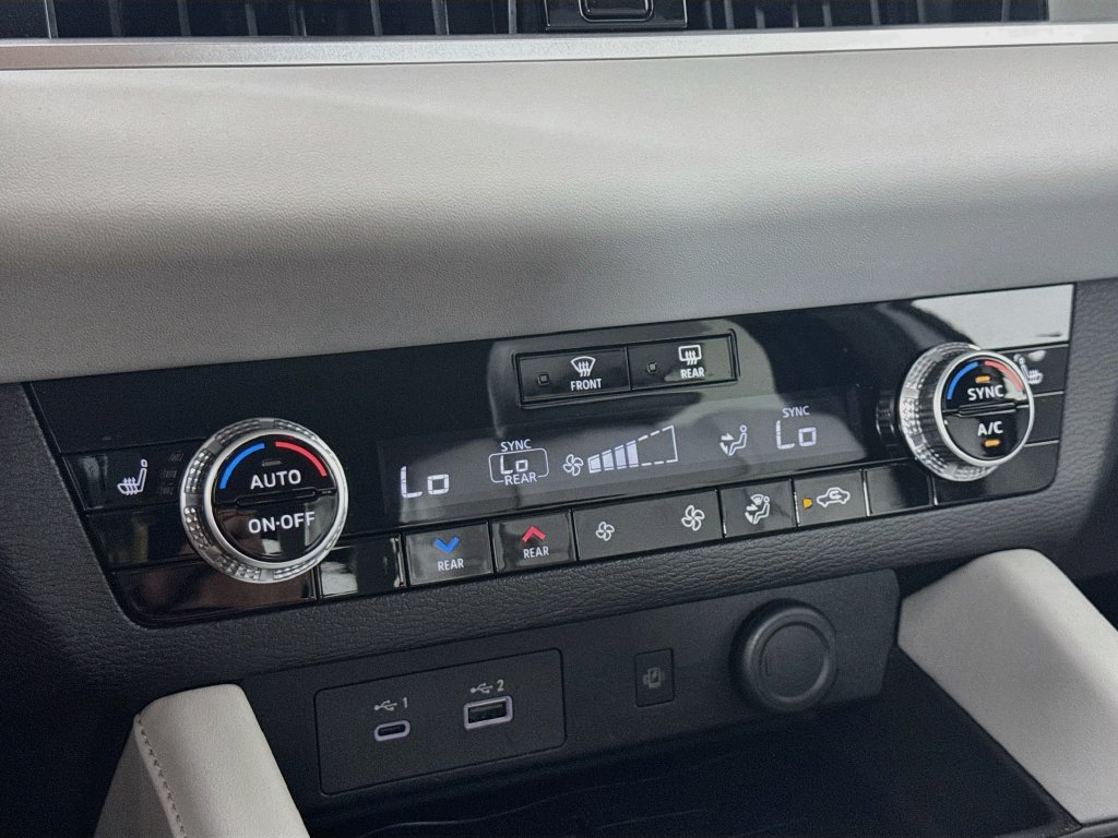 Used 2024 Mitsubishi Outlander SEL FWD image 17
