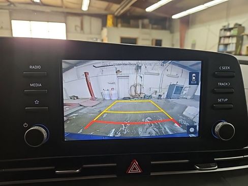 Used 2021 Hyundai Elantra SE image 21